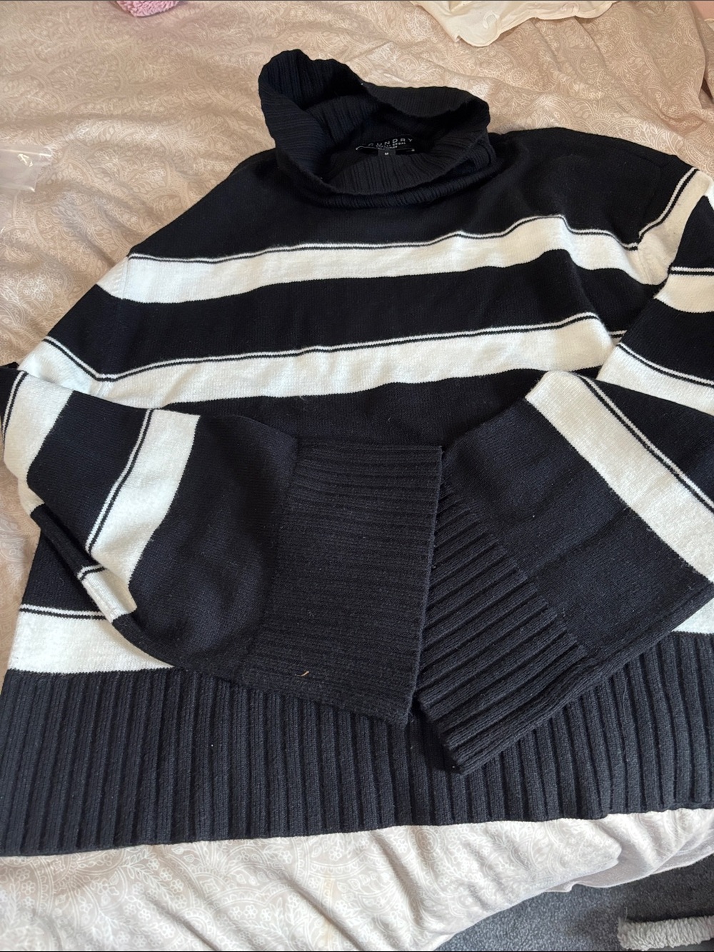 Laundry Shelli Segal Black and White turtleneck sweater black and white